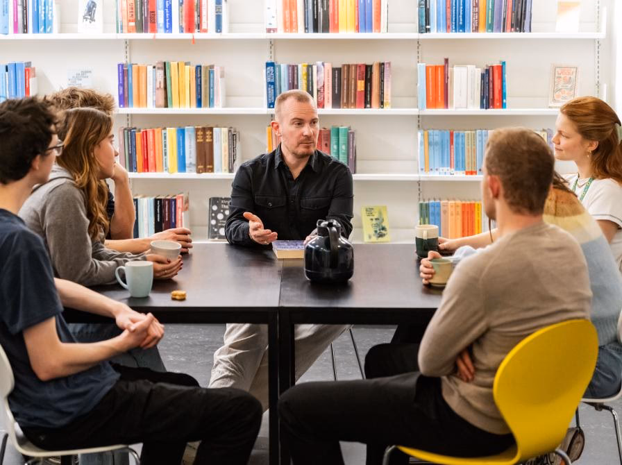 Hvordan låner man bøger på biblioteket i Aalborg?
