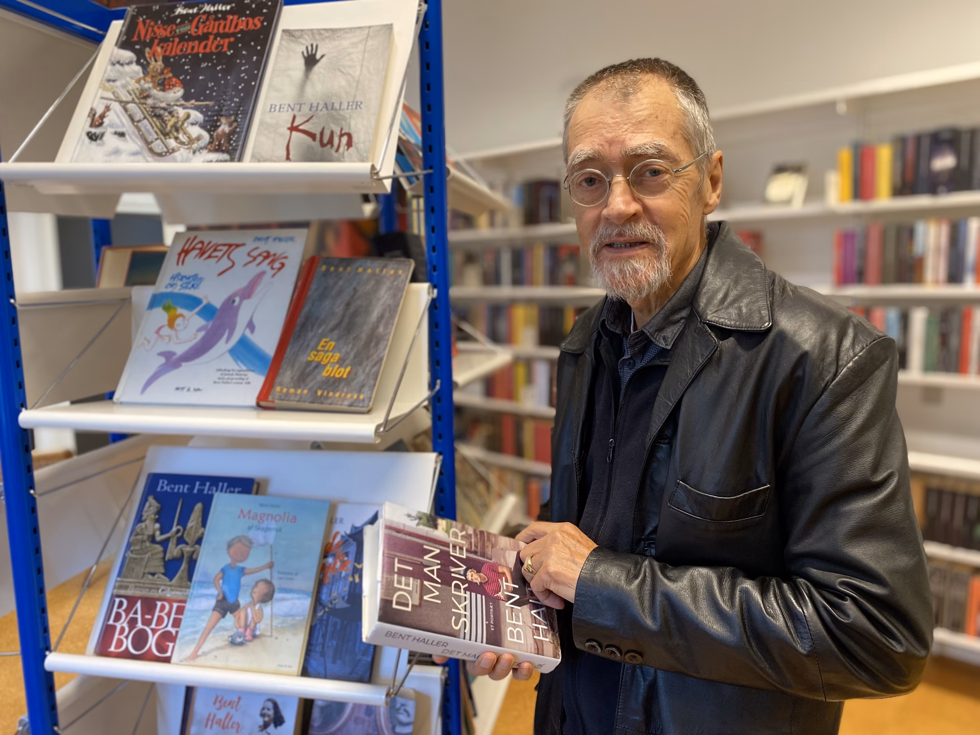 Hvad hedder Bent Hallers mor?