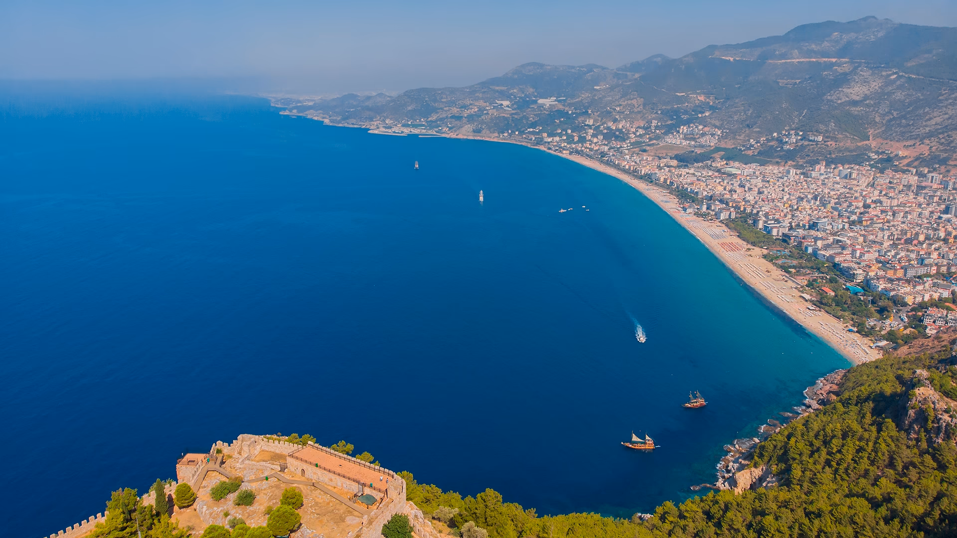 Kan man gå op til borgen i Alanya?