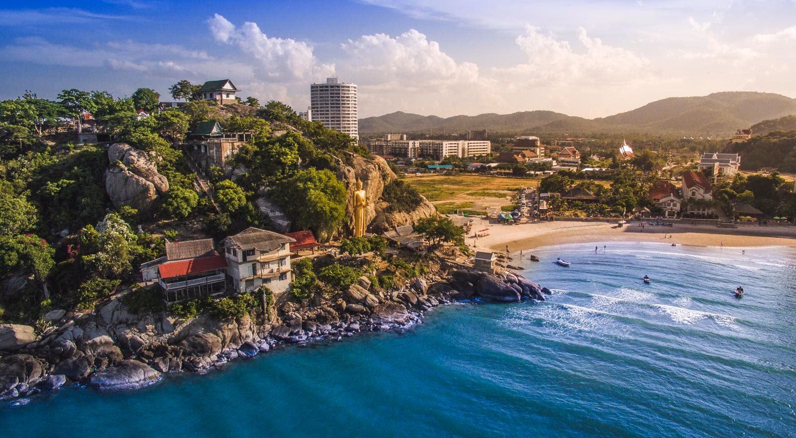 Is there an air conditioned train from Bangkok to Hua Hin?