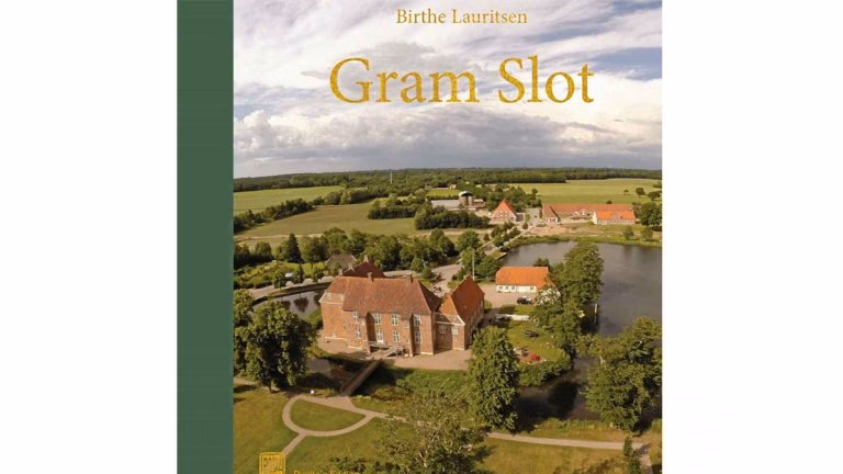 Kan man bo på Gram Slot?