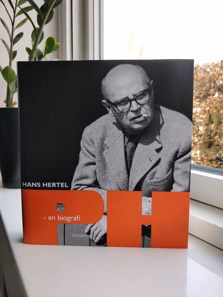 Hvad hedder bogen om Poul Henningsen, skrevet af Paul Hammerich?