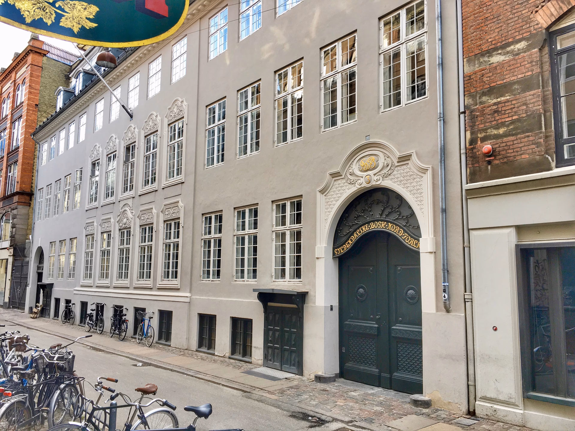 Hvordan udgiver man en bog i Gyldendal?