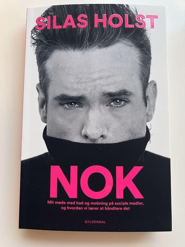 Hvad er Silas Holst kendt for?