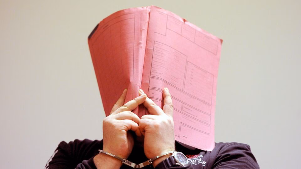 Hvad blev Sygeplejersken dømt for?