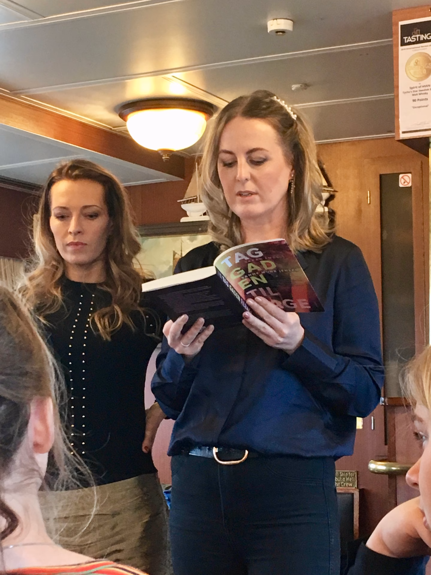 Hvad sker der i bogen Tag gaden tilbage?