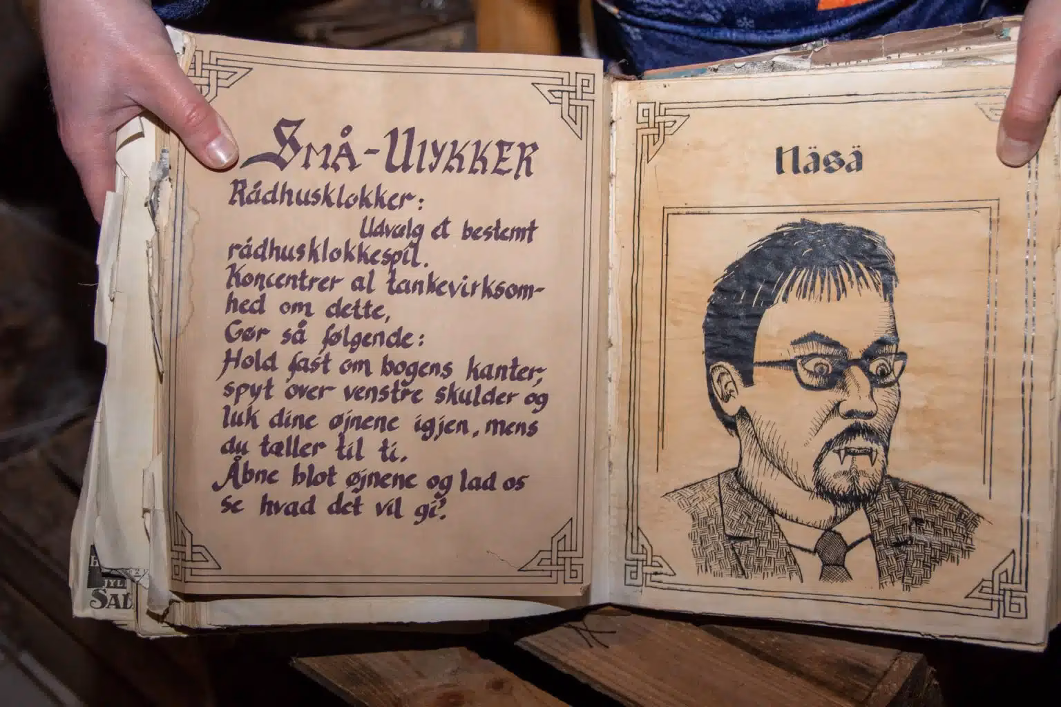 Hvad hedder ham, der får tænder, når han drikker snaps i The Julekalender?